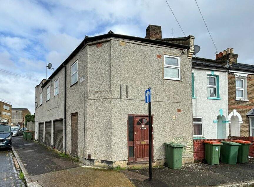 Main image of property: Flat D, 9-11 Adine Road, Plaistow, London, E13 8LL
