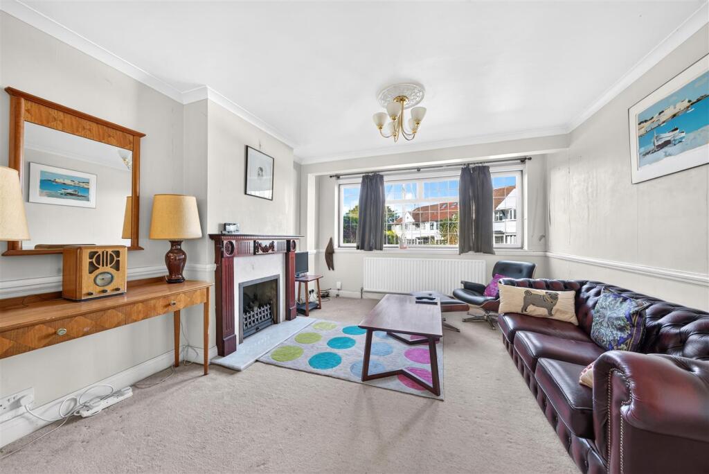 House in Sutton - More