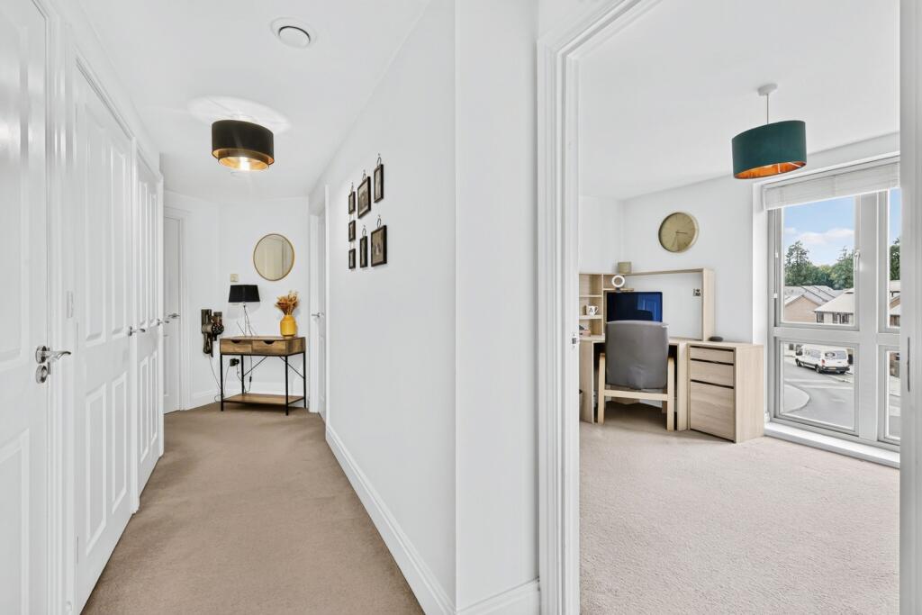Apartment in Upton, St Crispin's - View 2