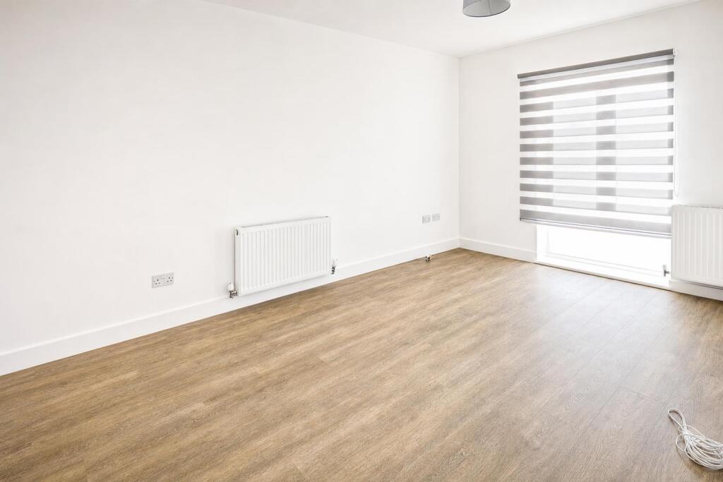 Apartment in Chelmsford - View 3