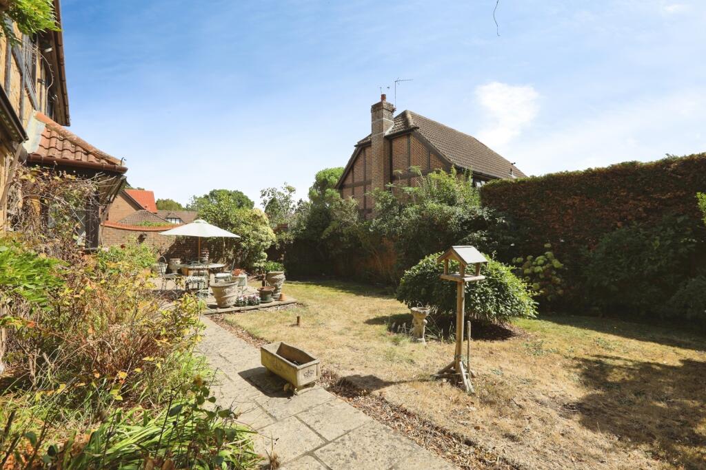 House in Tunbridge Wells, Hawkenbury - More