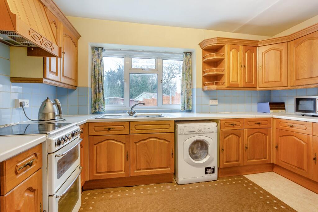 Chesterton Park, Cirencester, Gloucestershire, GL7 photo 3