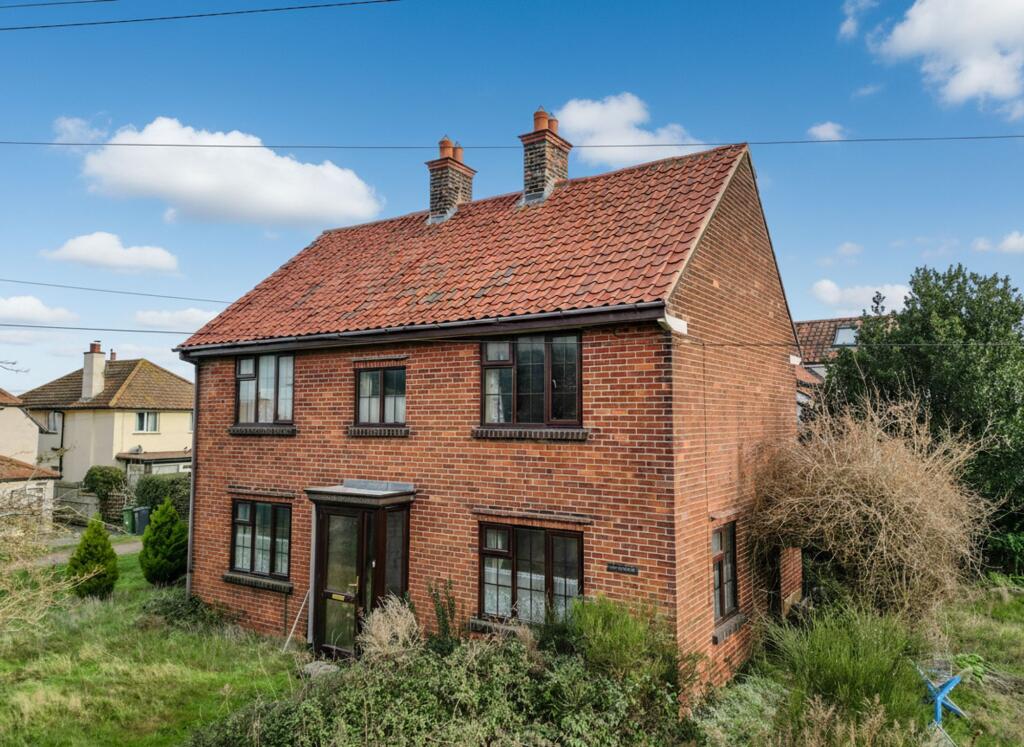 3-bed detached on Rosebery Road, West Runton, NR27, £300,000