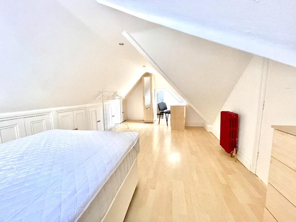 6 bedroom semi-detached house for rent