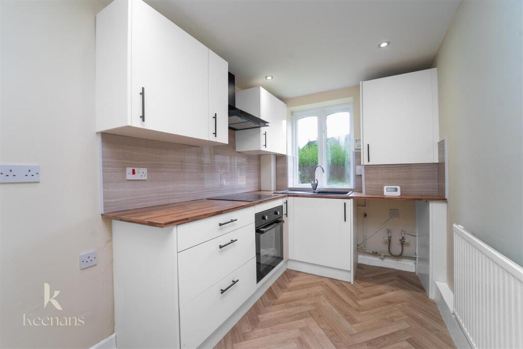 Pilkington Drive, Whitefield, Manchester photo 2