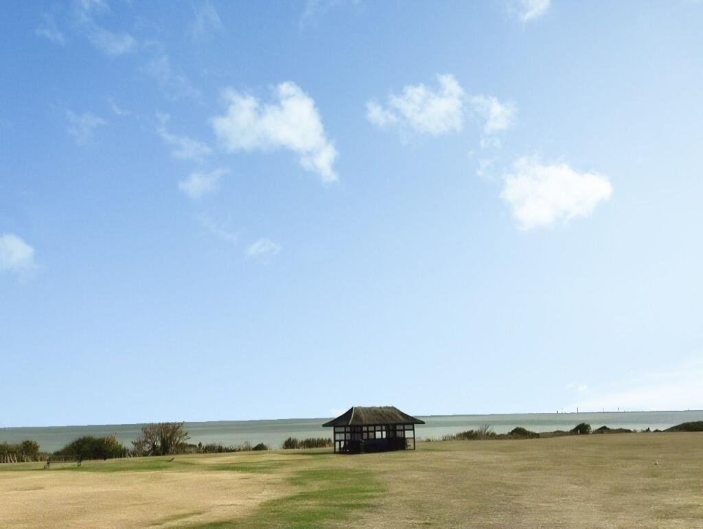 Apartment in Frinton-on-Sea, Frinton and Walton - View 2