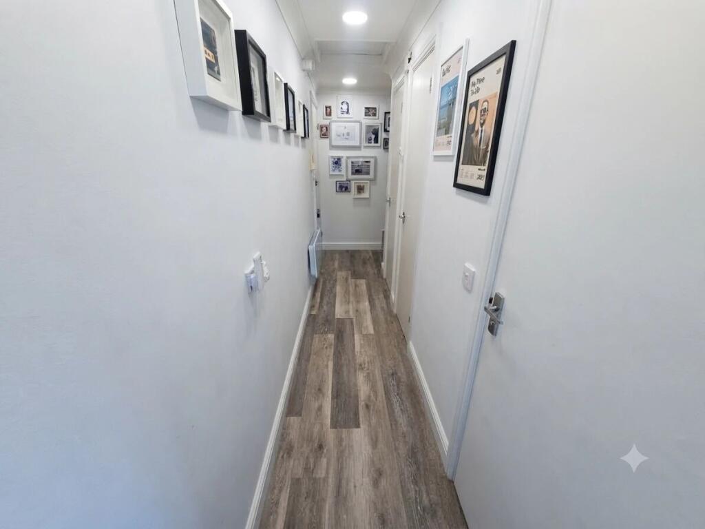 Apartment in Southend-on-Sea - View 4