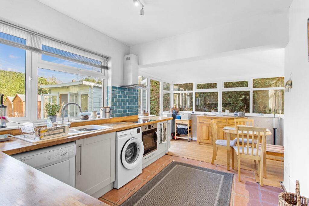 Highview Lane, Ridgewood, Uckfield, East Sussex, TN22 photo 4
