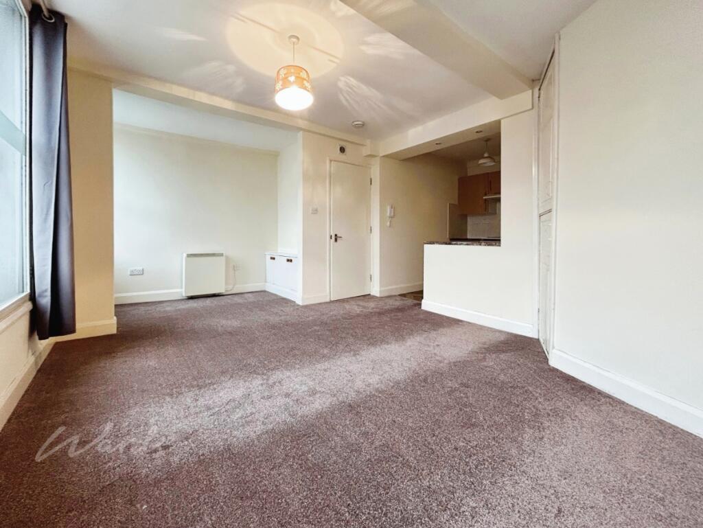 Apartment in Tonbridge and Malling, Kent - View 2