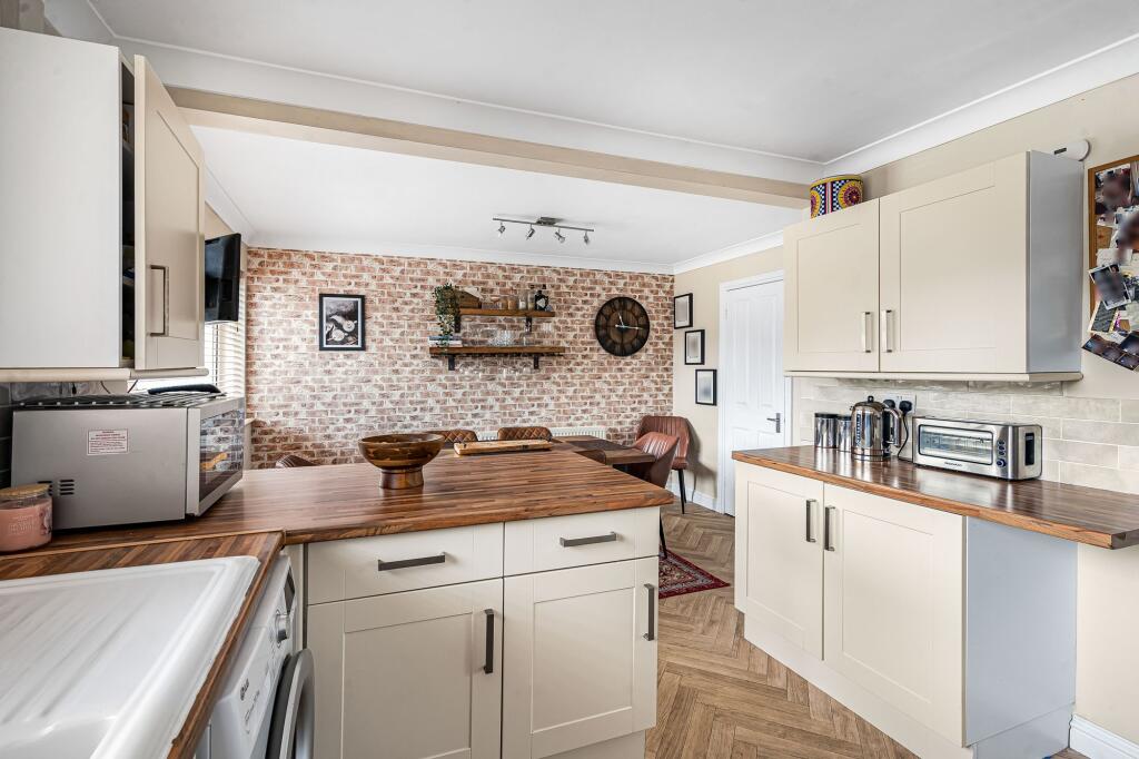 House in Huntingdonshire, Newtown, Huntingdon - More