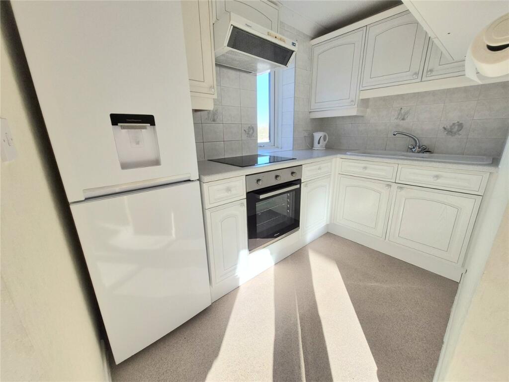 Homewaye House, 10 Pine Tree Glen, Bournemouth, Dorset, BH4 photo 3