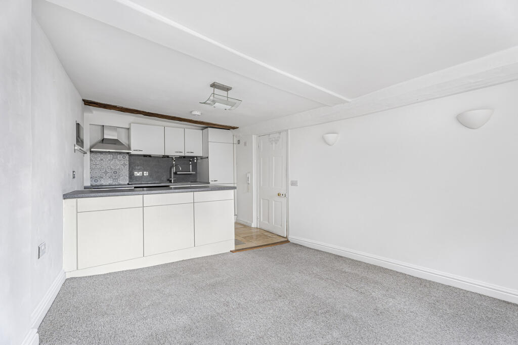Apartment in Vale of White Horse, Caldecott, Abingdon on Thames - View 5