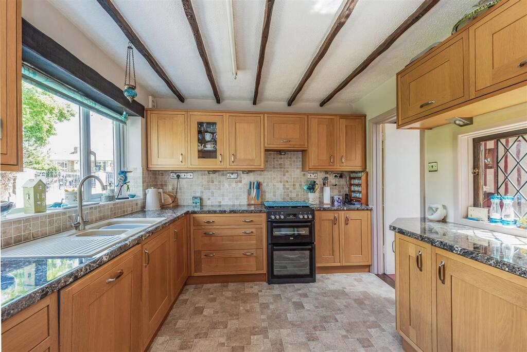 First Avenue, Clanfield - View 6