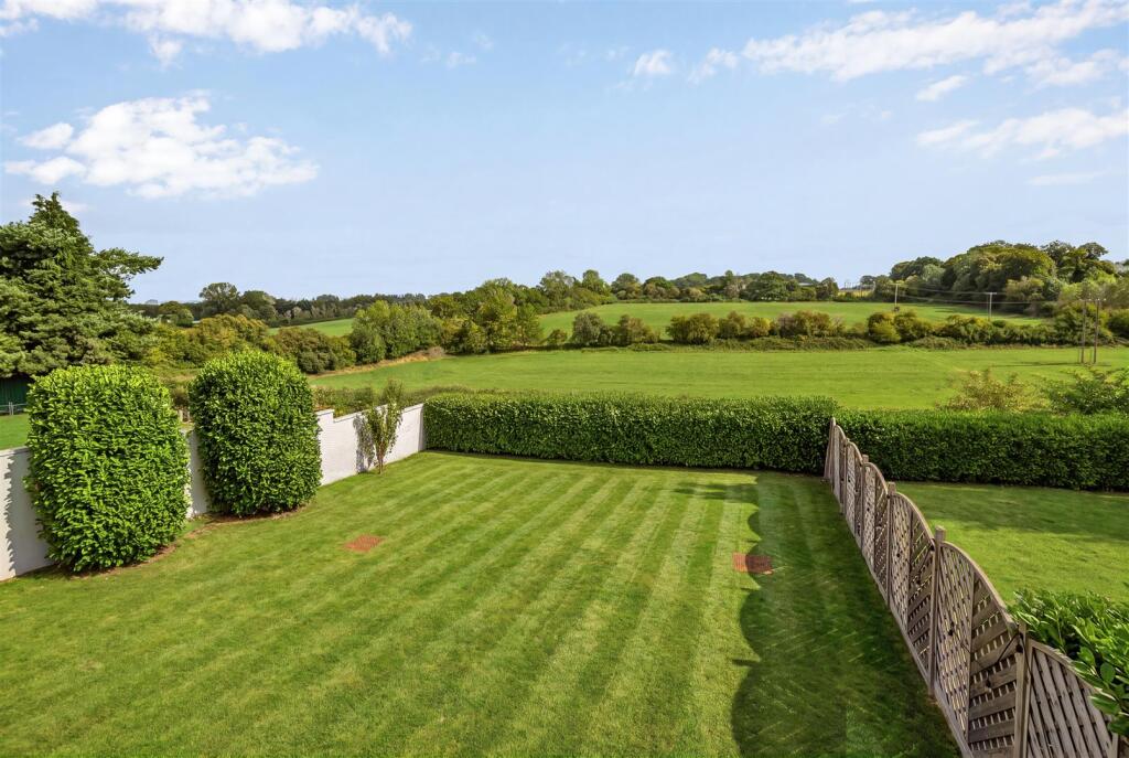 House in Slough, Great Marlow - View 5