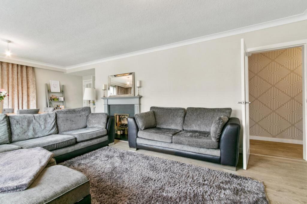 Douglas Drive, Newton Mearns, G77 photo 4