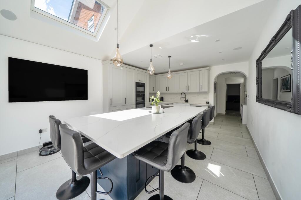 House in Guildford, Pirbright - More