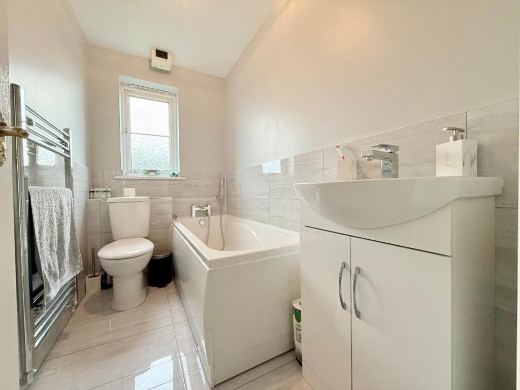 Thorneycroft Close, Luton, LU3 photo 4