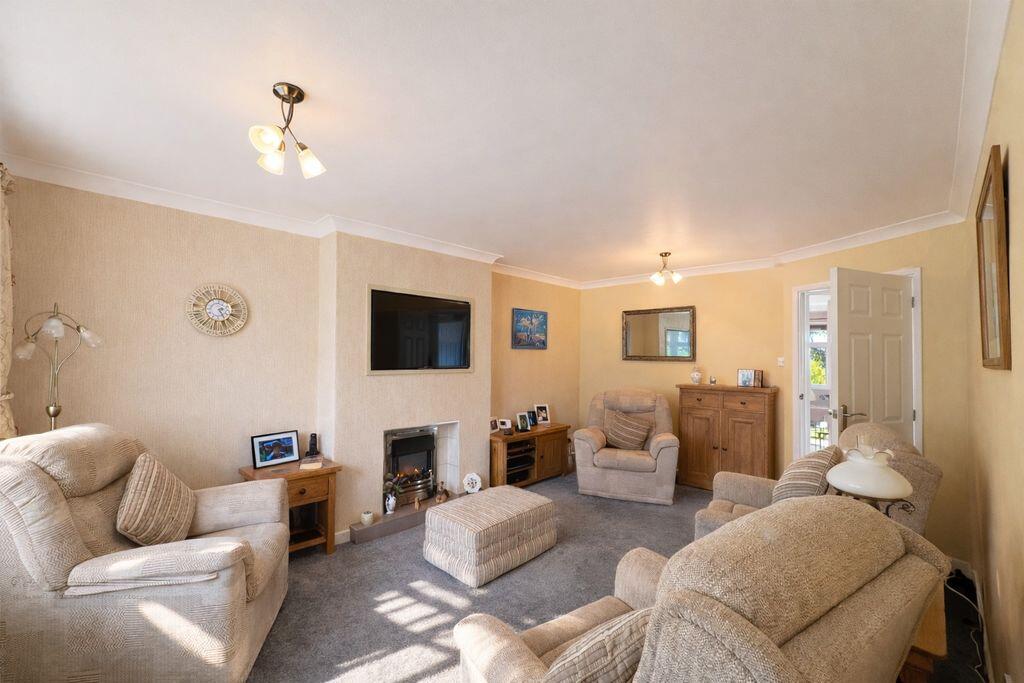 Bracken Close, Burntwood, WS7 9BD photo 3