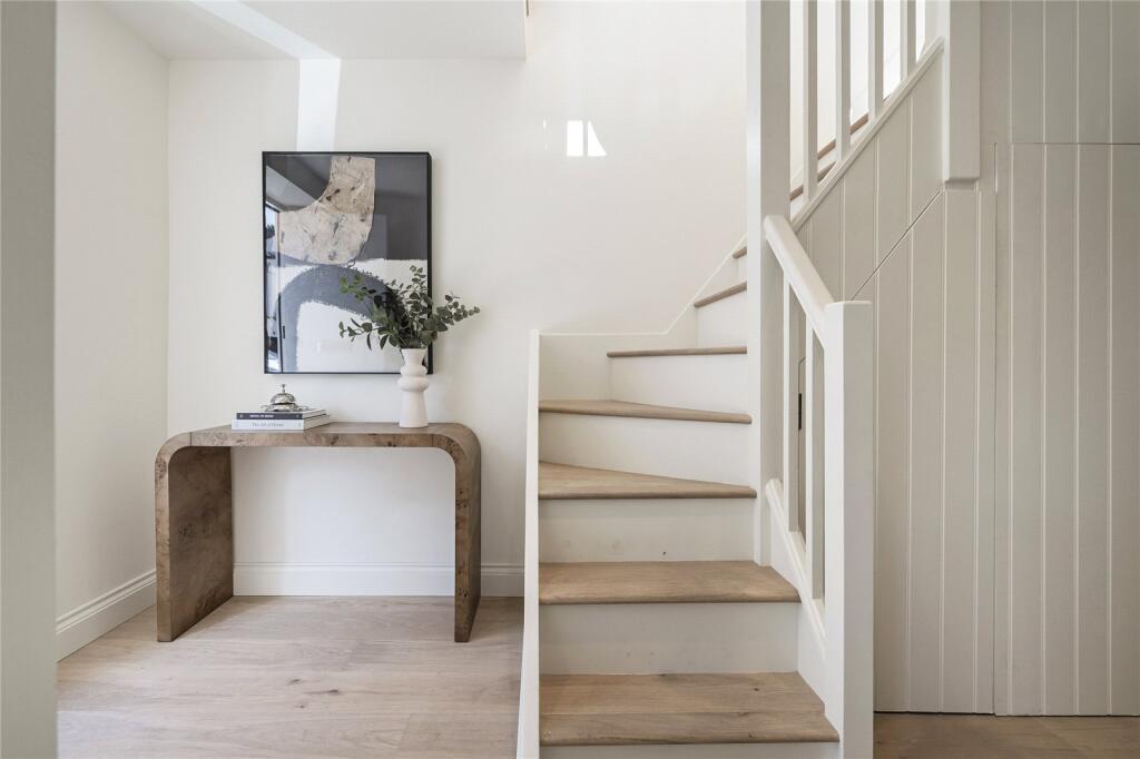 House in London, Portobello Square, North Kensington - View 2