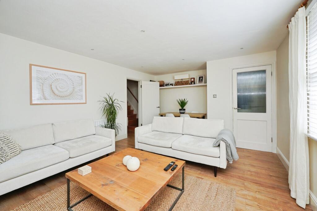 Apartment in Folkestone, Foord - More