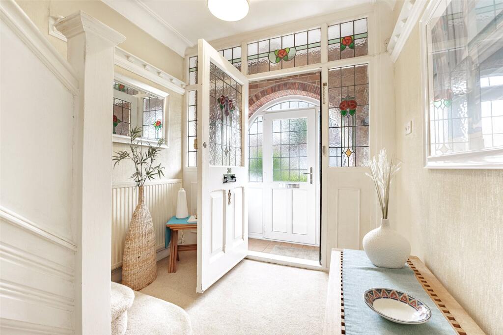 House in Cardiff, Lakeside, Cyncoed - More