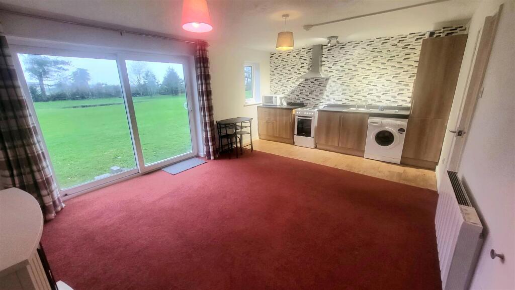 18 Glan Gors, Harlech photo 2