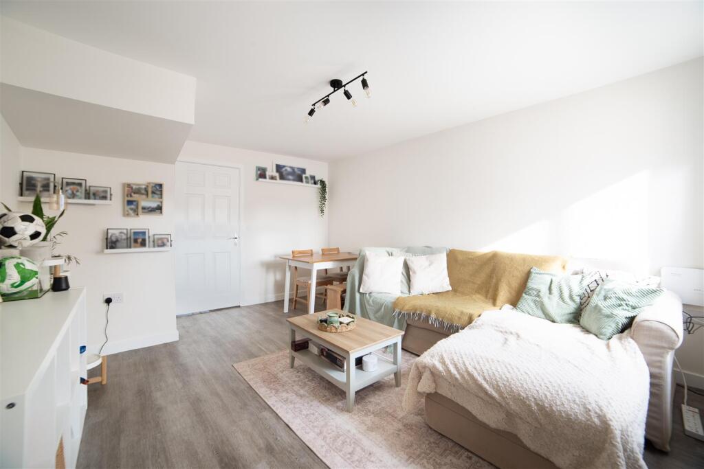Moor Drive, Wallsend, Newcastle Upon Tyne, NE28 photo 3