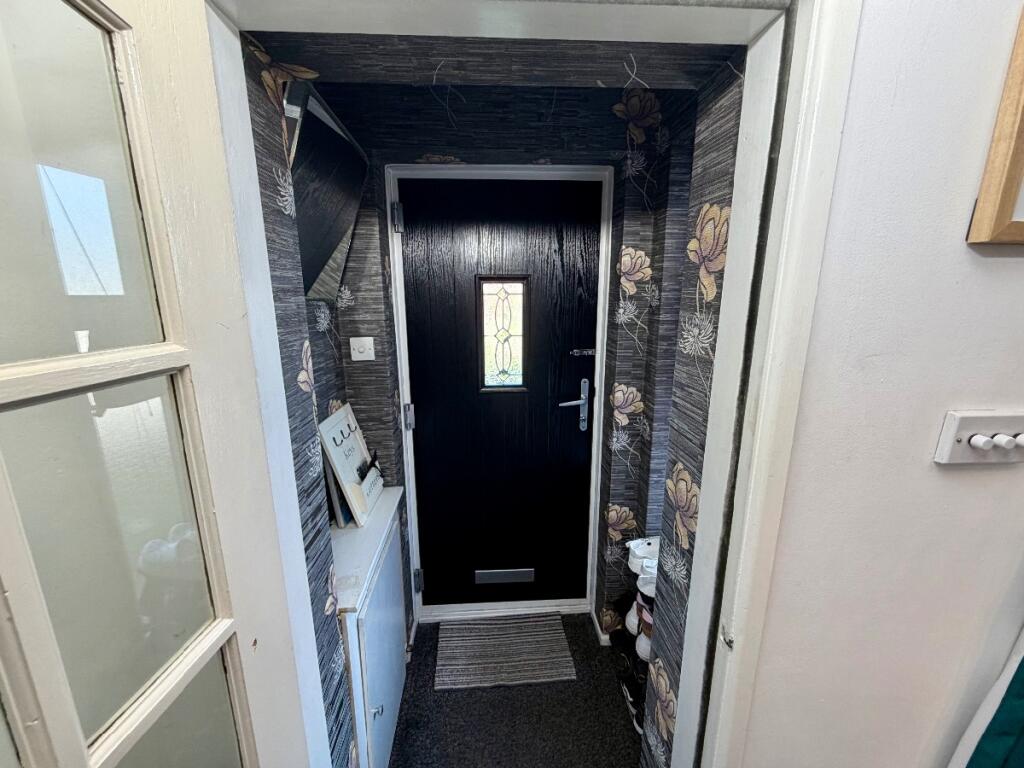 Dundee Close, Fearnhead, Warrington photo 4