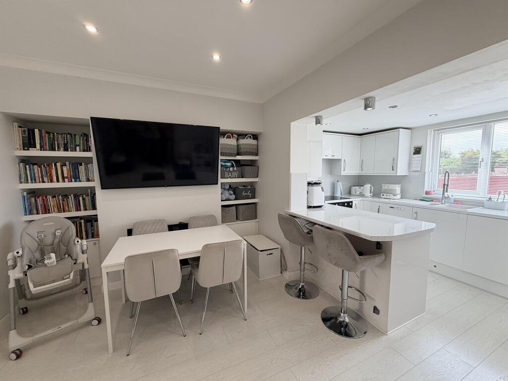 House in Hull - View 3
