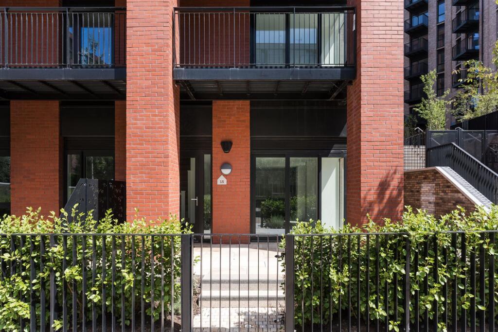 Main image of property: The Railings, Middlewood Locks