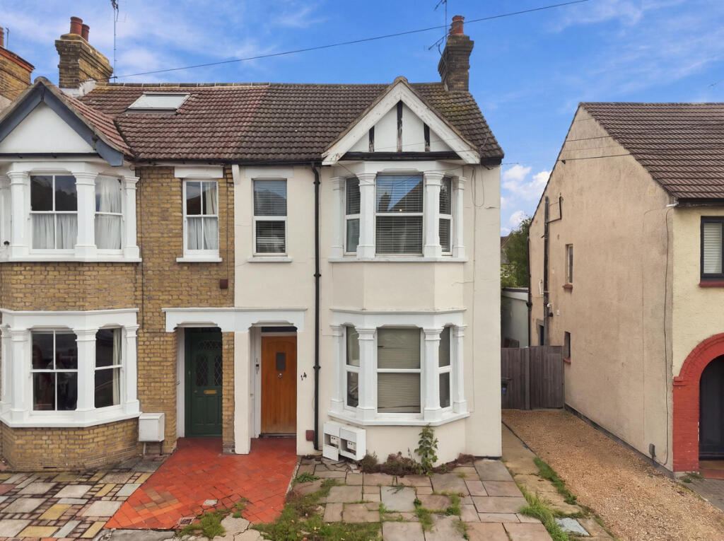 1-bed flat on Cranleigh Drive, Leigh-on-sea, SS9, £184,250