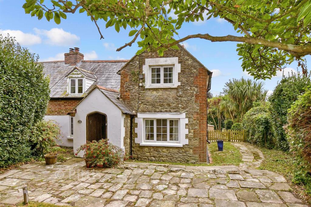 Main image of property: Newnham Road, Binstead, Ryde, Isle of Wight