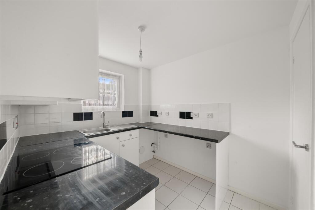 House in London, Hounslow West - View 2