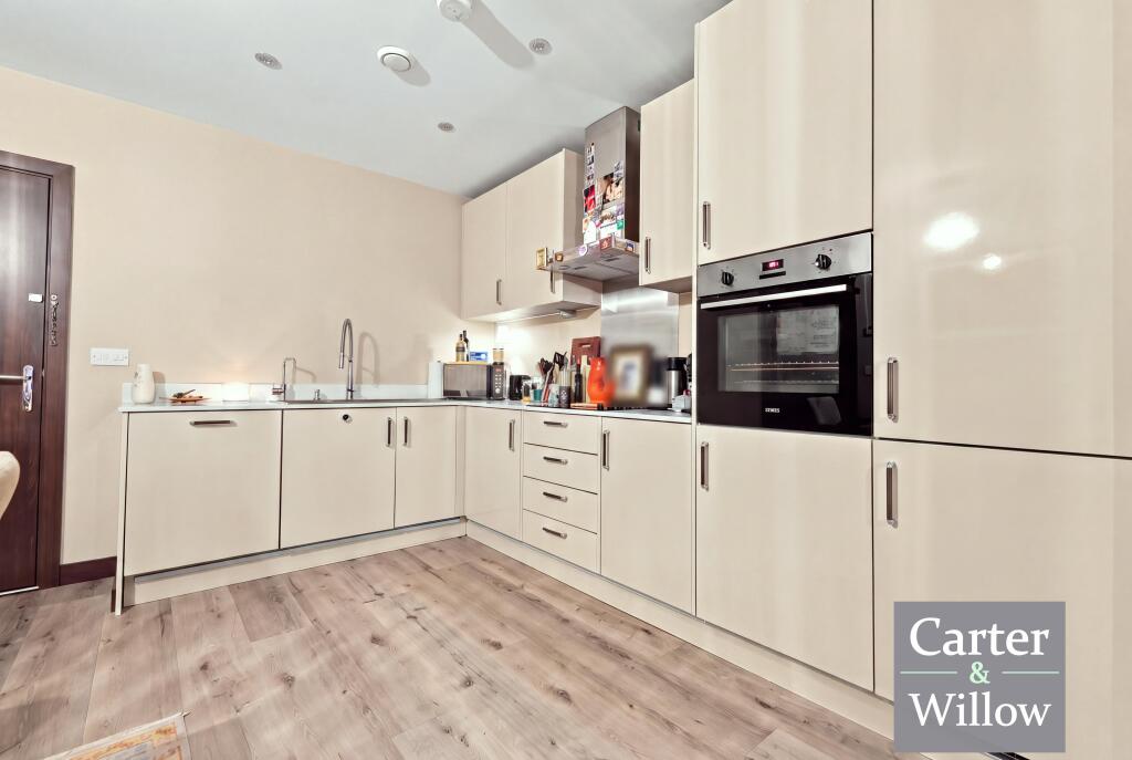 Apartment in Ilford - More