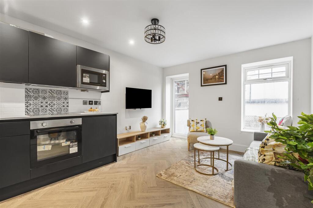 Main image of property: Upper Richmond Road West, East Sheen, SW14