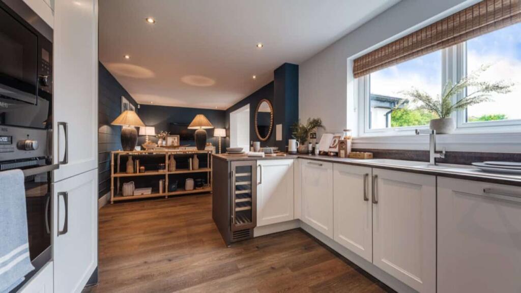 House in Edinburgh, West Lothian - More
