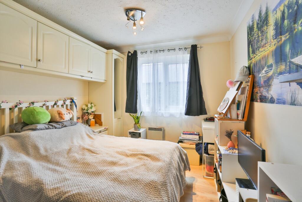 Apartment in Kingston upon Thames - View 5
