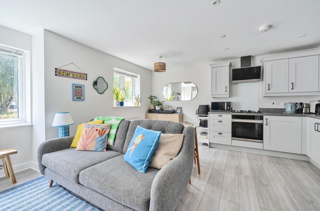 Apartment in Southampton - View 3