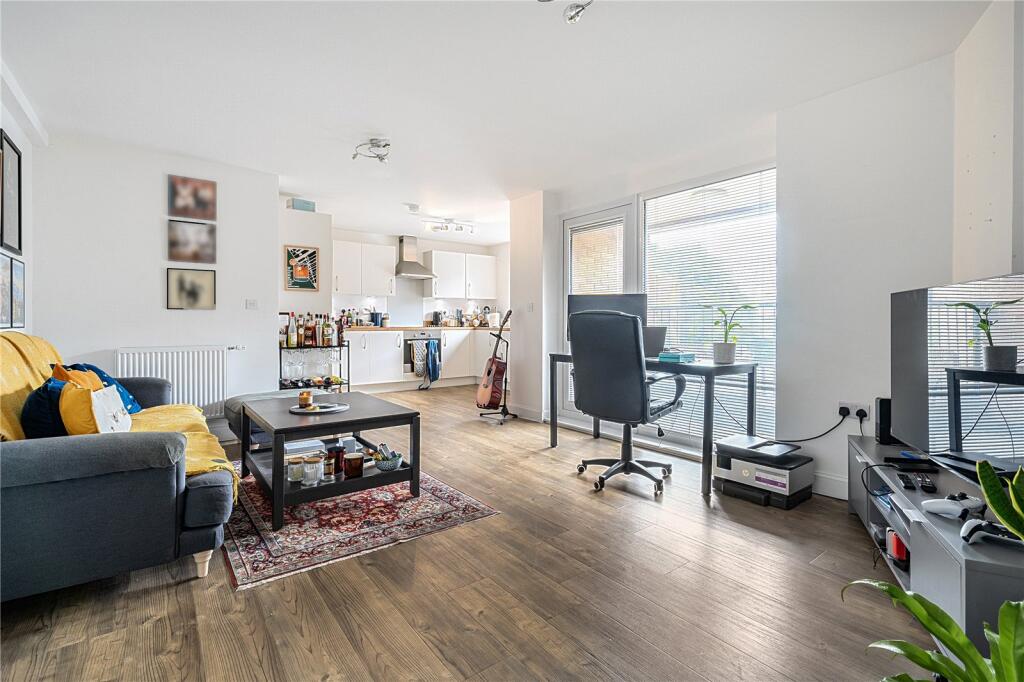 Apartment in Basingstoke and Deane, Rooksdown - View 3