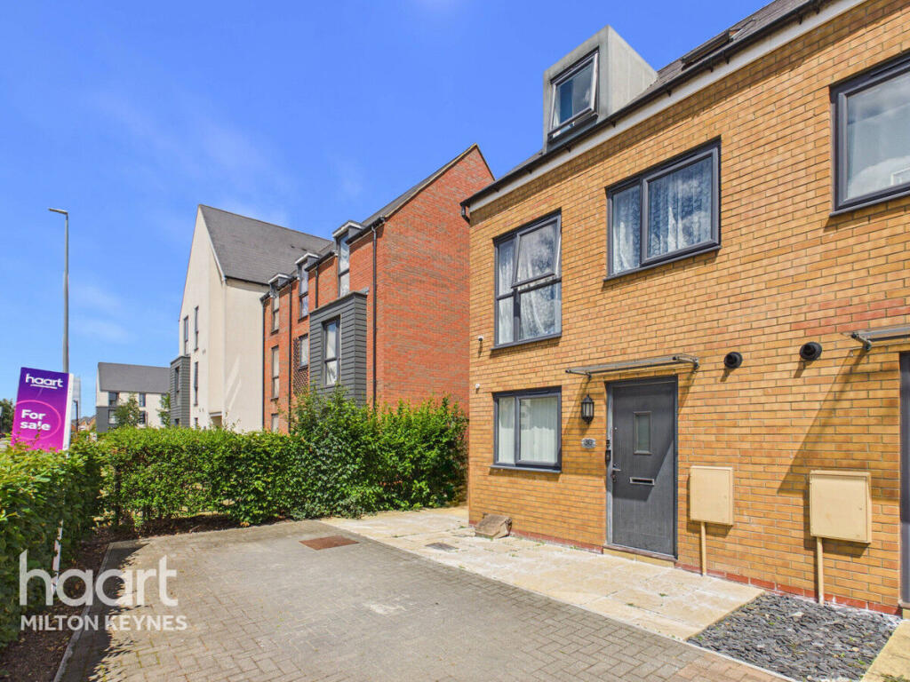 House in Milton Keynes, Brooklands, Broughton and Milton Keynes - View 2