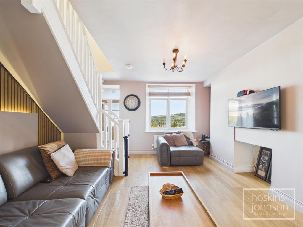 House in Pontypridd, Pen-y-coedcae - View 3