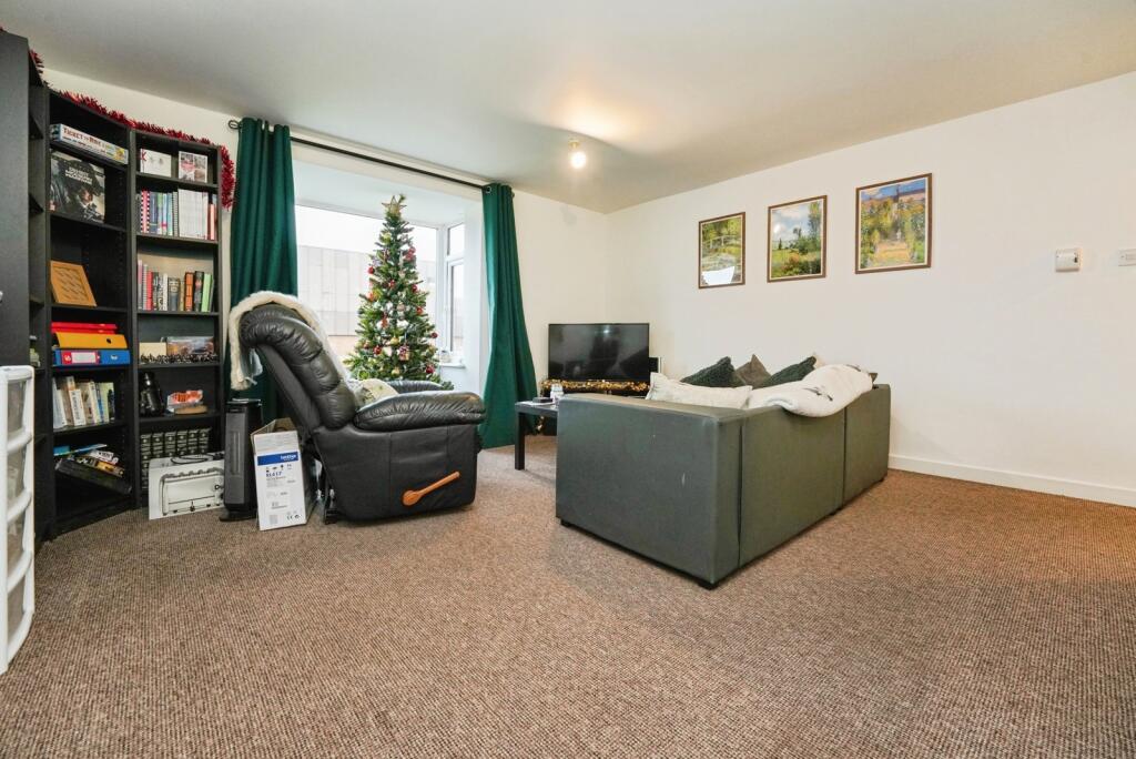 Vicarage Court, Brockworth, Gloucester, Gloucestershire, GL3 photo 2