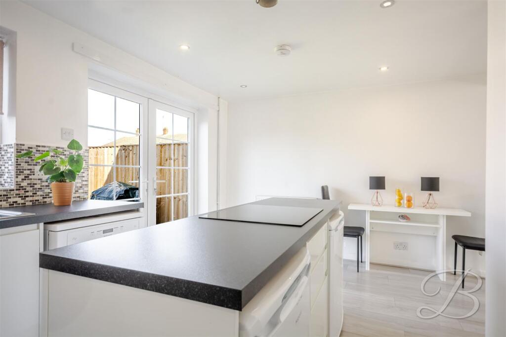 House in Mansfield, Nottinghamshire - View 4