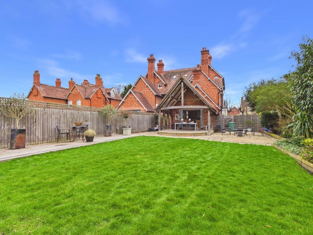 House in Newport - View 2
