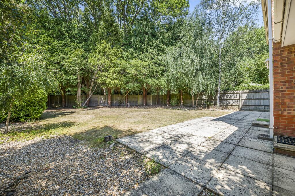 House in Woking, Knaphill - View 3