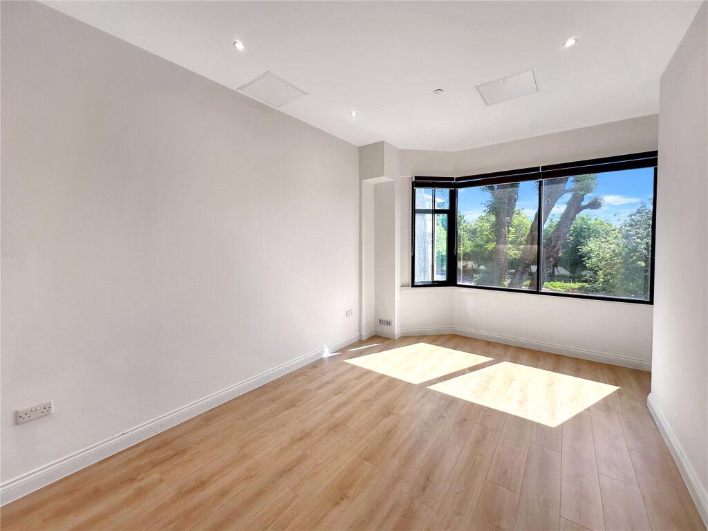 Apartment in Slough - View 5