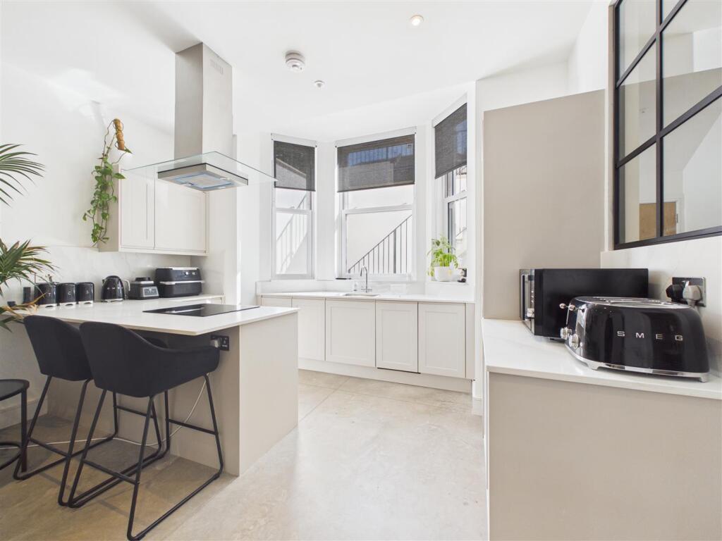 Apartment in London - More