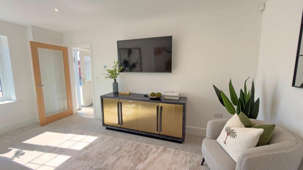 House in Worcester - View 4