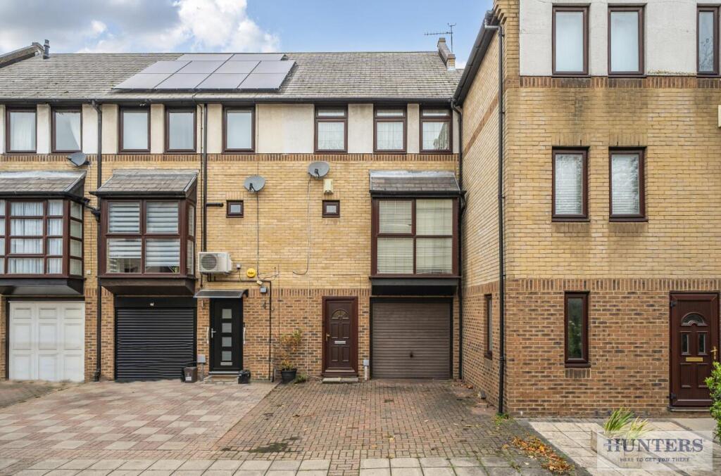4-bed house on Dolphin Close, Thamesmead, £425,000