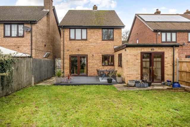 House in Thatcham, West Berkshire - More